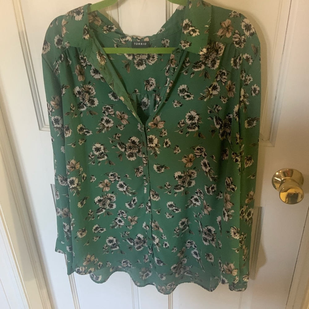 Torrid Green Buttoned 3/4 Sleeve Blouse